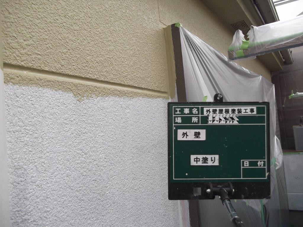 外壁の中塗り塗装