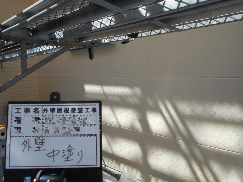 外壁の中塗り塗装