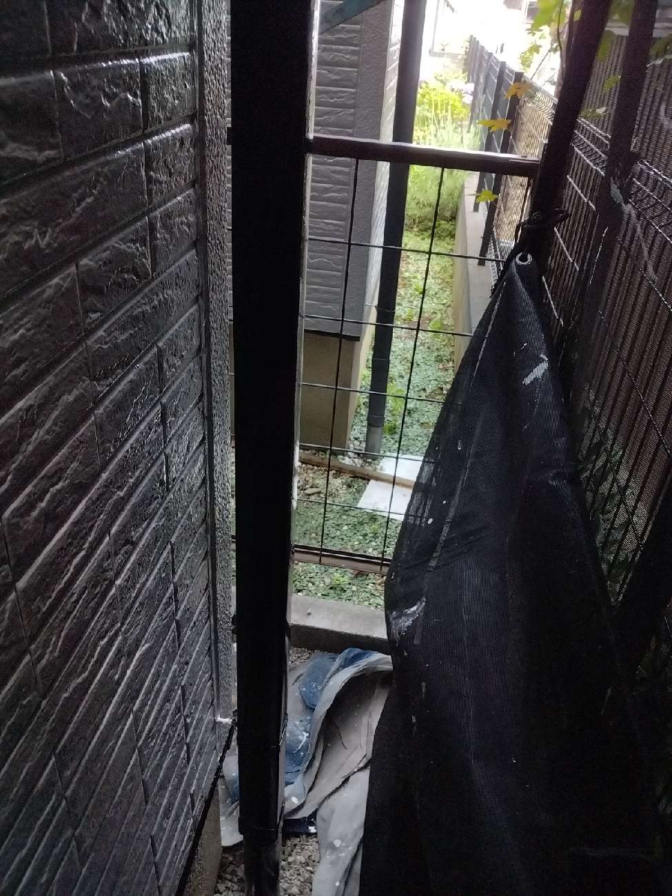 雨樋の中塗り中