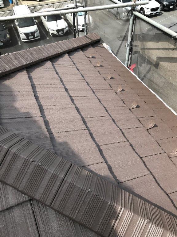 屋根の中塗り塗装
