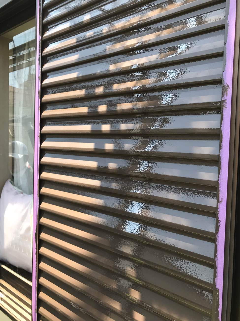 雨戸の中塗り塗装