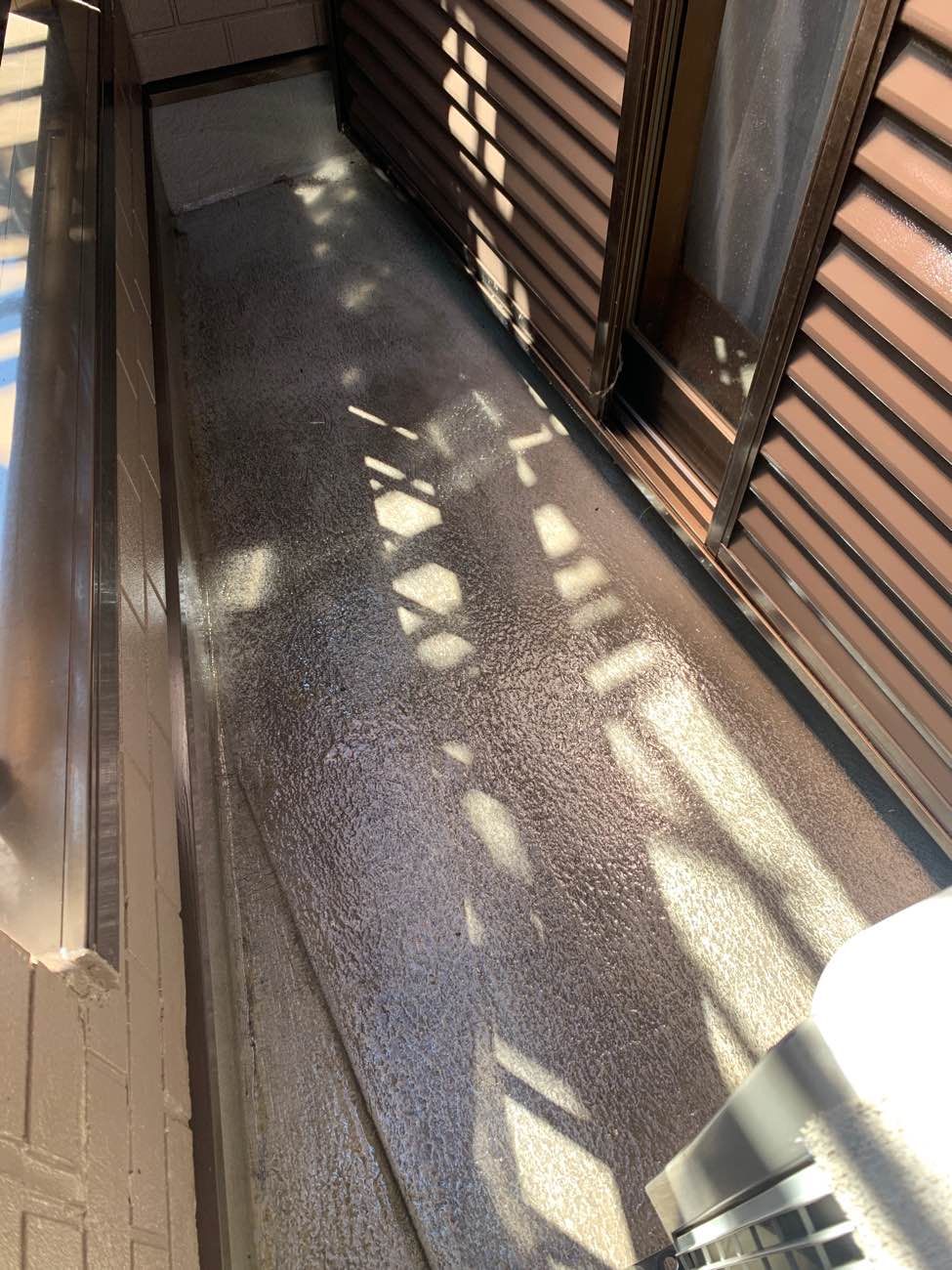 ベランダ・バルコニーのプライマー塗布