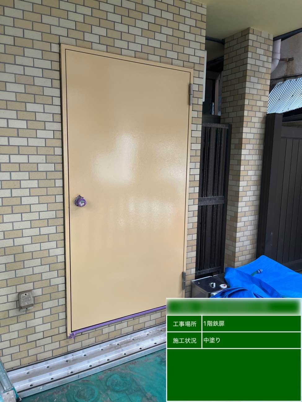 東京都北区西ヶ原 Nビル 1階鉄扉 中塗り塗装後の全体