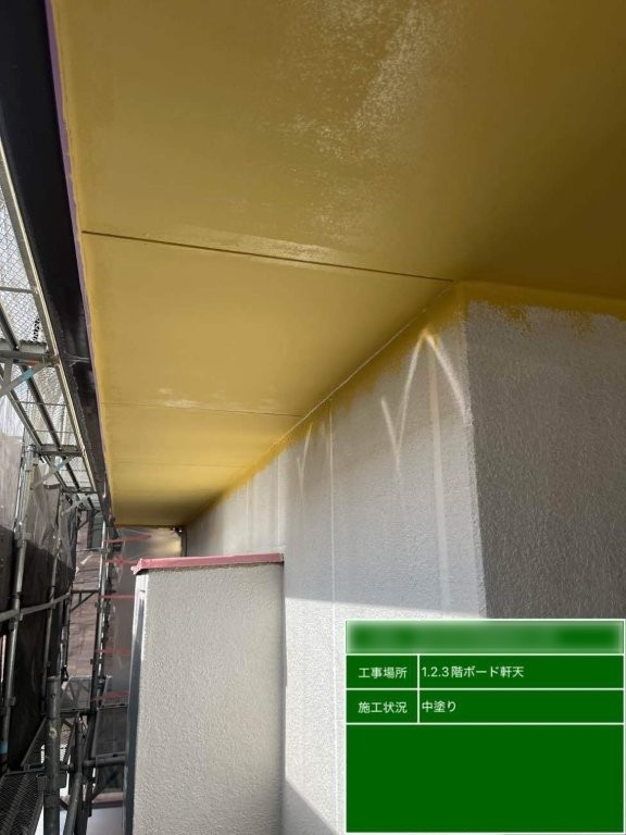 東京都北区西ヶ原 Nビル ボード軒天 中塗り塗装後