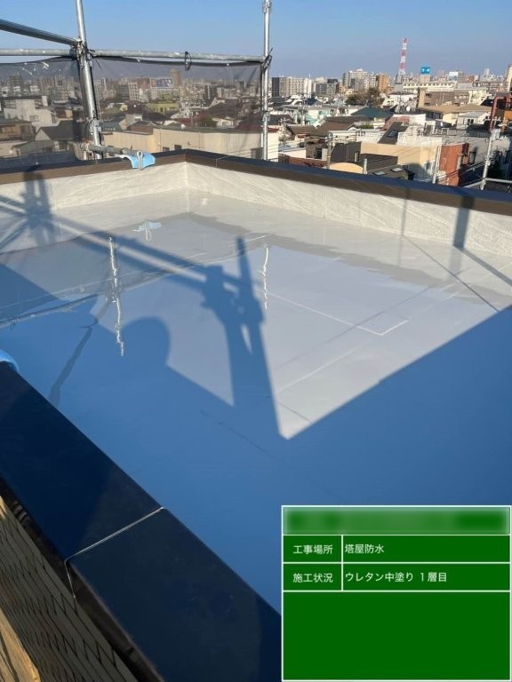 東京都北区西ヶ原 Nビル 塔屋防水 ウレタン防水中塗り1層目施工後