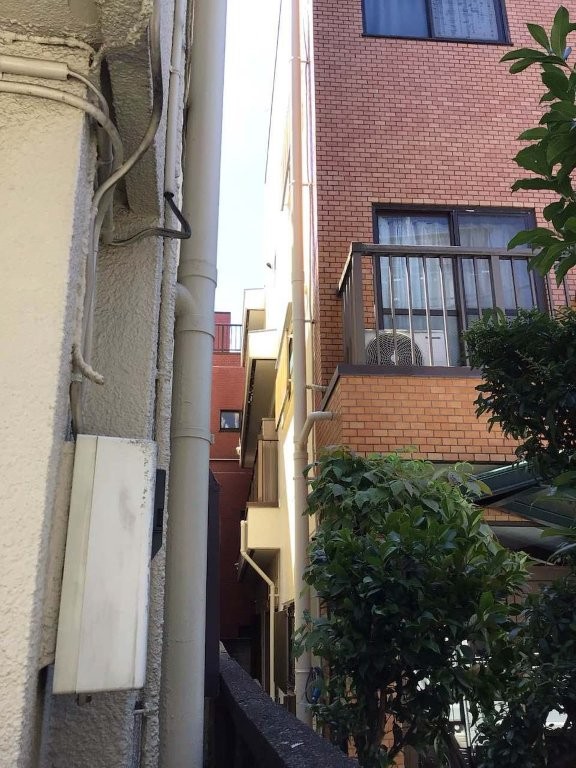 東京都杉並区高円寺北 Cマンション 建物側面の外壁と竪樋まわりの施工後確認