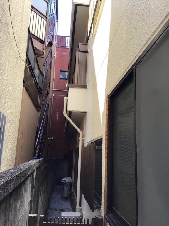 東京都杉並区高円寺北 Cマンション 狭小通路側の外壁塗装施工後