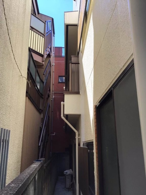 東京都杉並区高円寺北 Cマンション 狭小通路側外壁全体の塗装工事完了確認