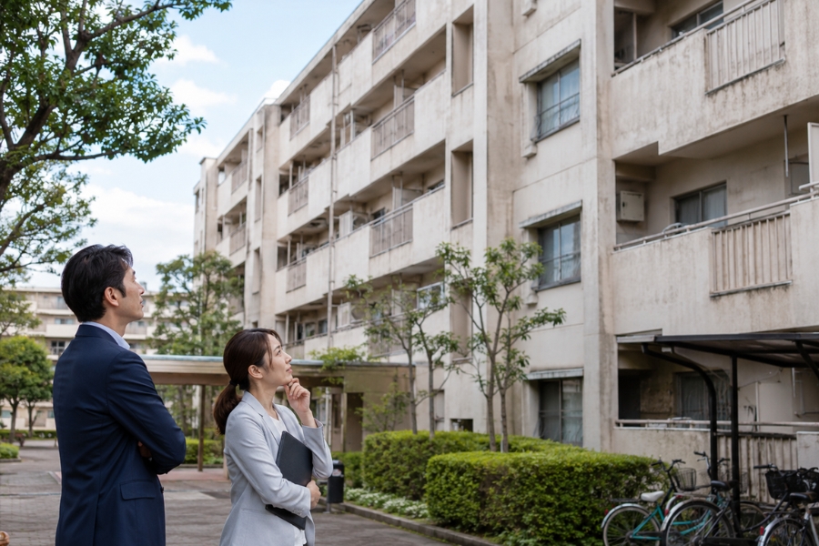 東京都板橋区のマンション・アパート外壁塗装で悩むオーナー様をイメージした画像