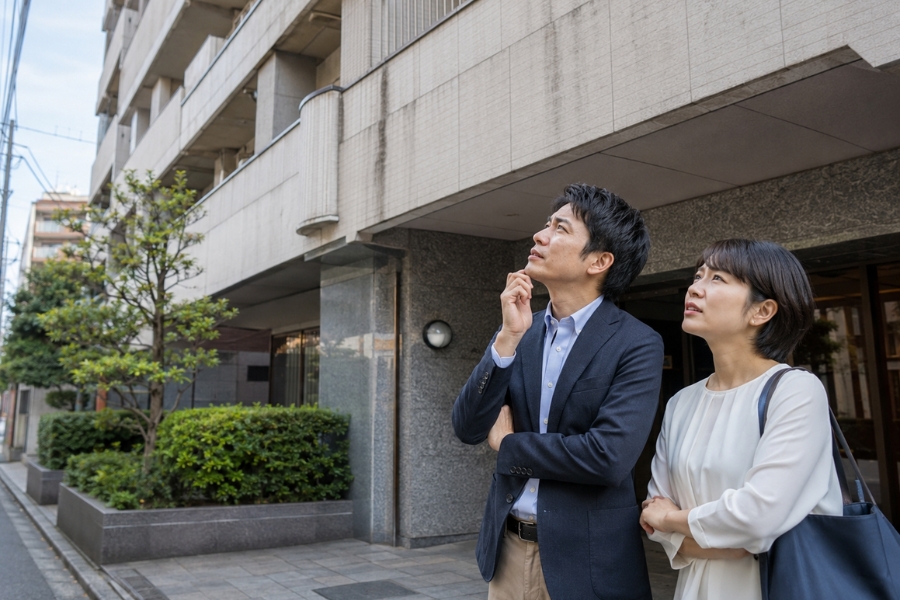 東京都豊島区のマンション・アパート外壁塗装で悩むオーナー様をイメージした画像