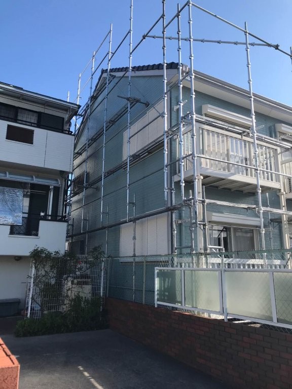 埼玉県越谷市東大沢 Cアパート 足場解体前の妻側外壁全景
