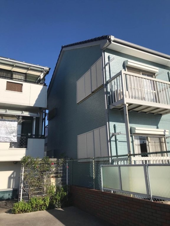 埼玉県越谷市東大沢 Cアパート 足場解体後の妻側外壁全景