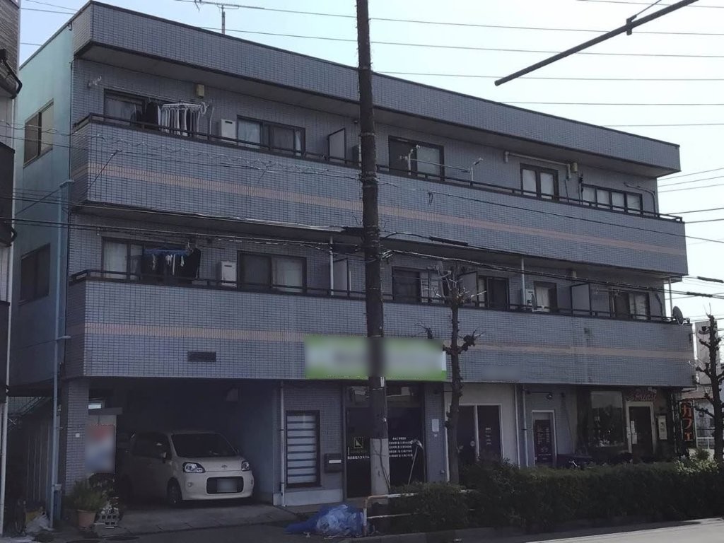 東京都足立区南花畑 フラワーフィールドマンション 施工前の住戸側外壁全景