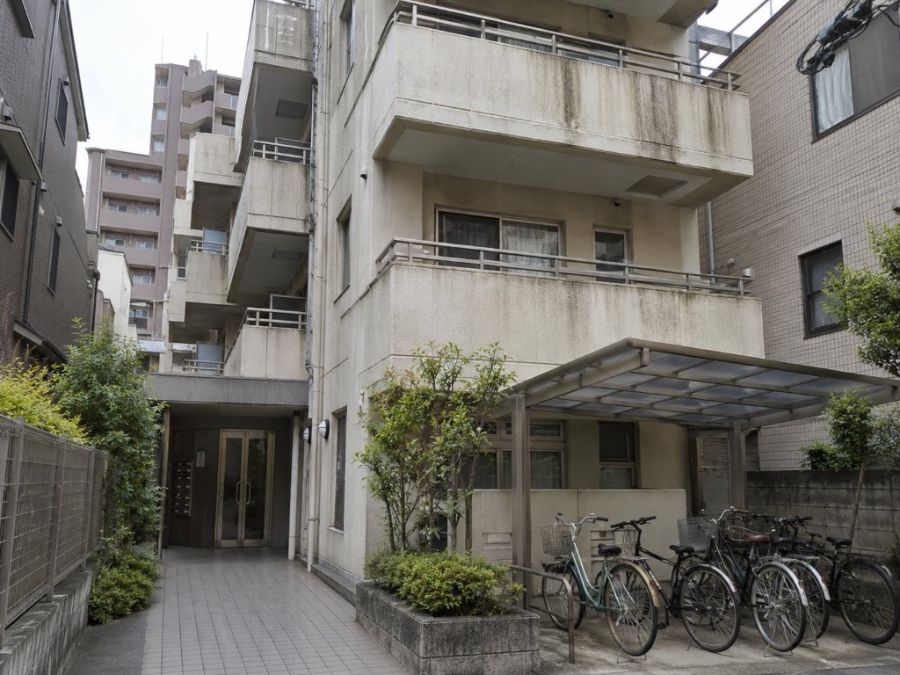 東京都中野区のマンション・アパート外壁塗装のお悩みをイメージした都市型マンション外観